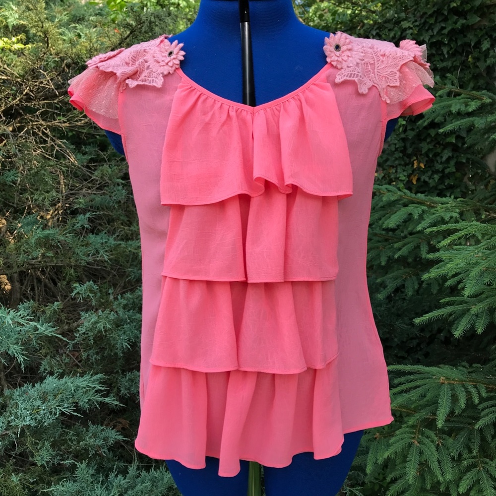 *NWT* Pink Chiffon Ruffle Sleeveless Blouse